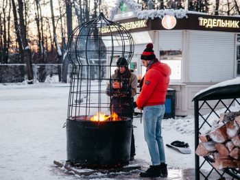 Парк готов к зиме: гости могут согреться у огня