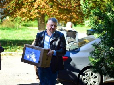 Первые книги из Сокольников переданы в Славяносербск